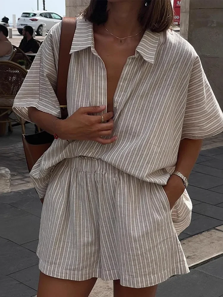 

Женские летние повседневные свободные шорты-рубашки в полоску, комплект из 2 предметов, блузка с короткими рукавами и лацканами, топы и шорты с эластичной резинкой на талии, женский комплект