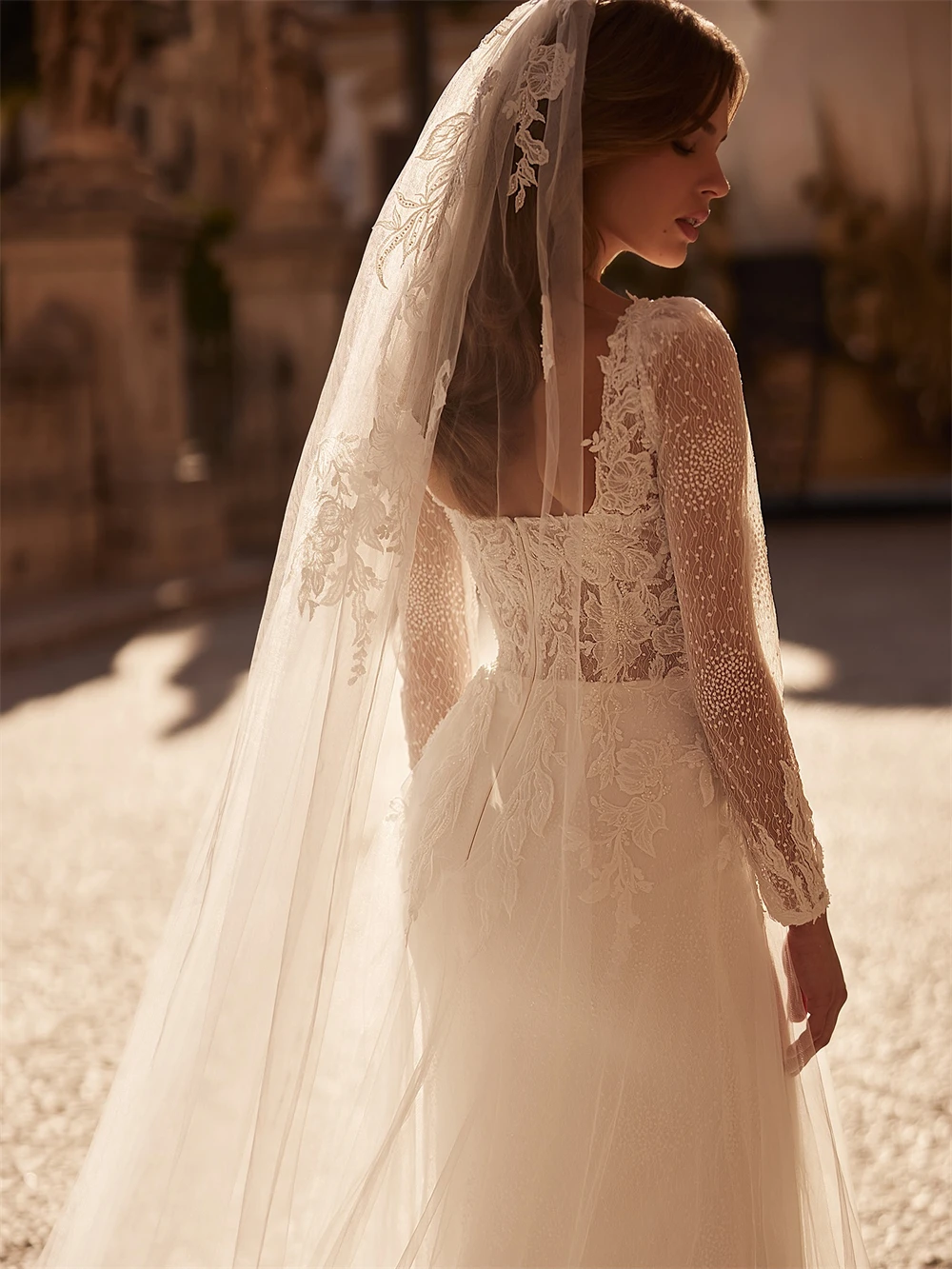 فستان زفاف أنيق من الأورجانزا الأبيض مخصص مثير على شكل قلب وأكمام طويلة فستان زفاف بوهو مستقيم ذيل محكمة رداء de mariée