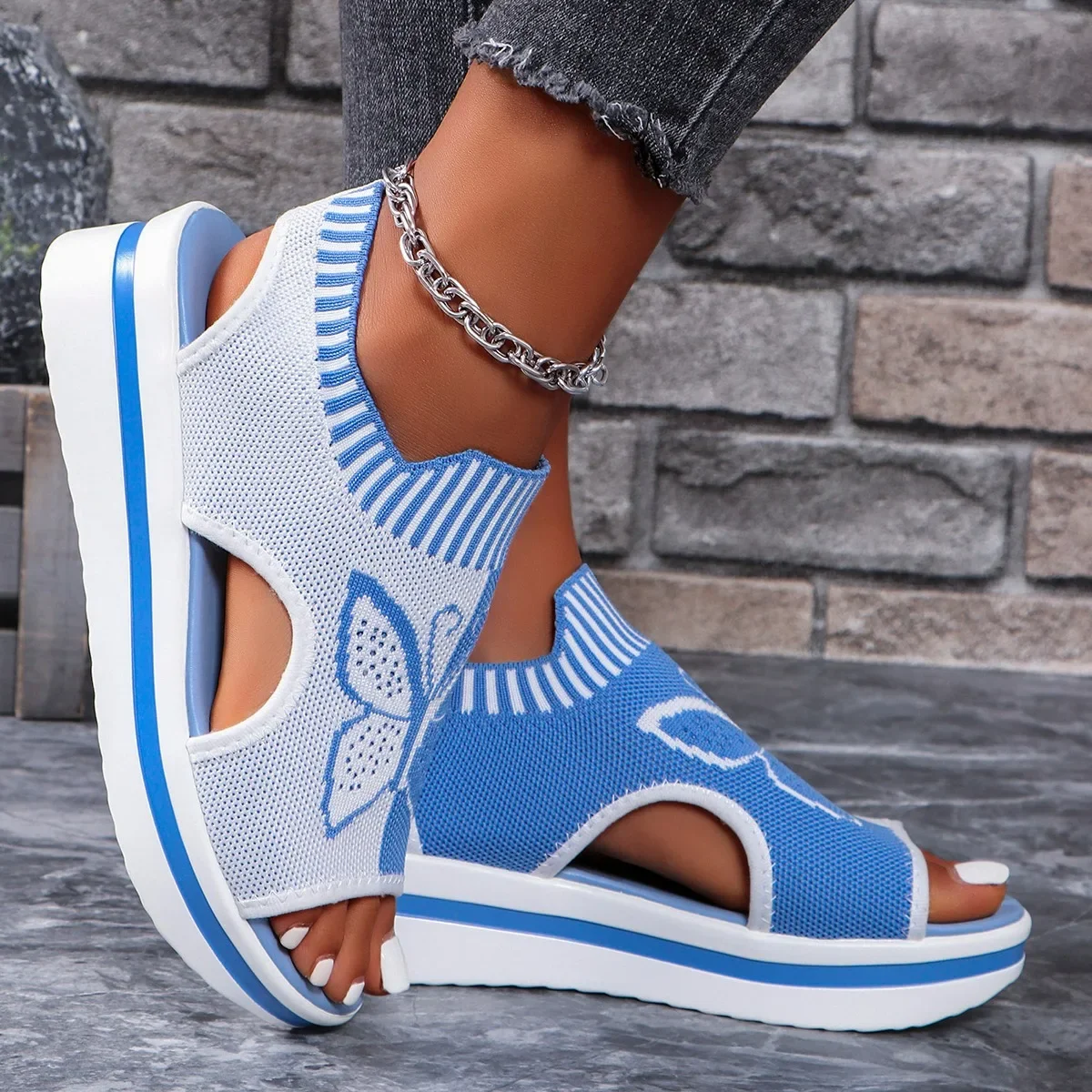 Sandalias de verano con punta redonda para mujer, zapatos individuales de malla con suela de plataforma, informales, a la moda, de mariposa azul, talla grande, 2024