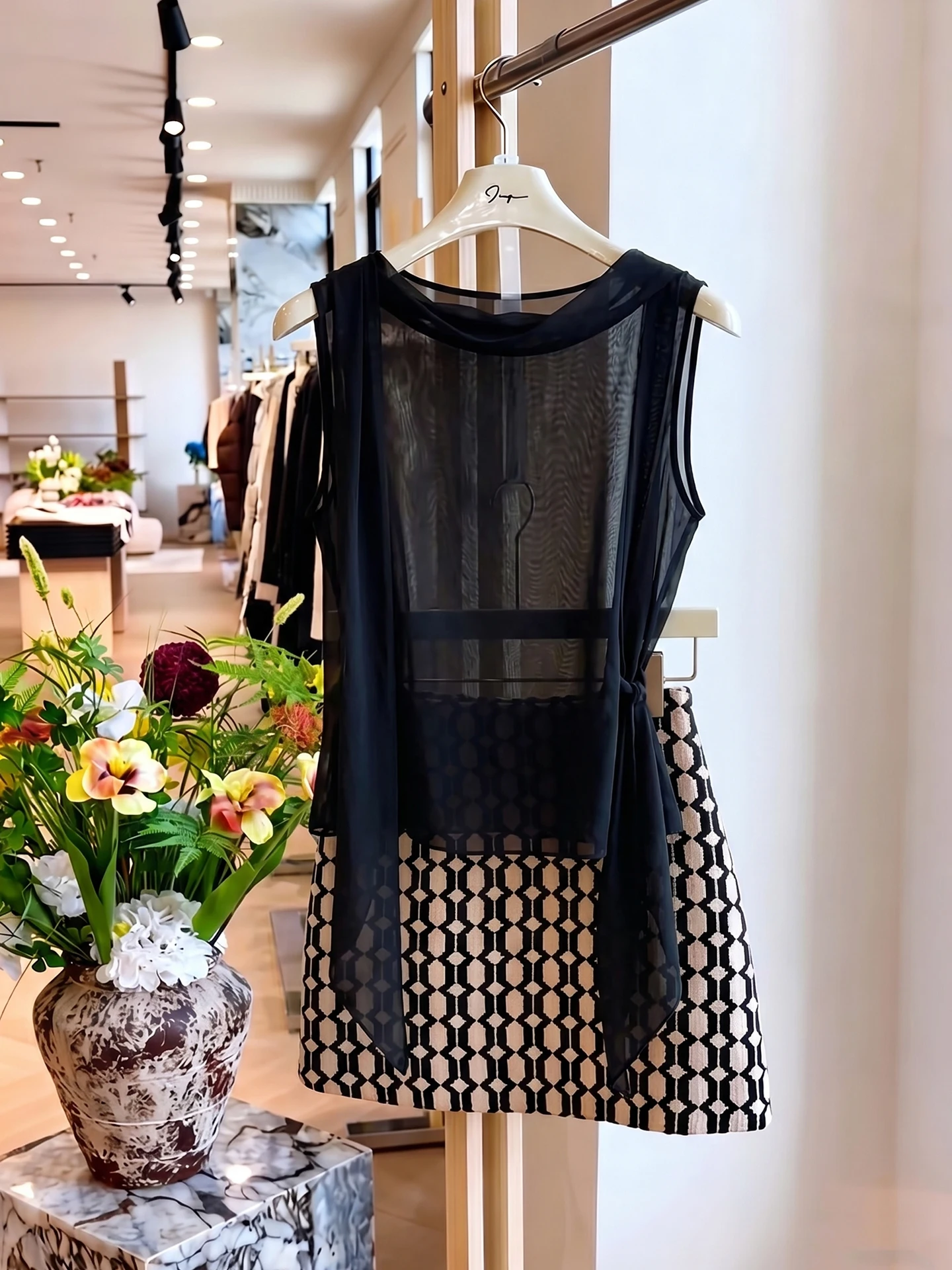 

Elegant Lightweight Sash Design Sleeveless Vest Comfortable Slimming Top for Women Beautiful Summer Fashionable Casual Wear