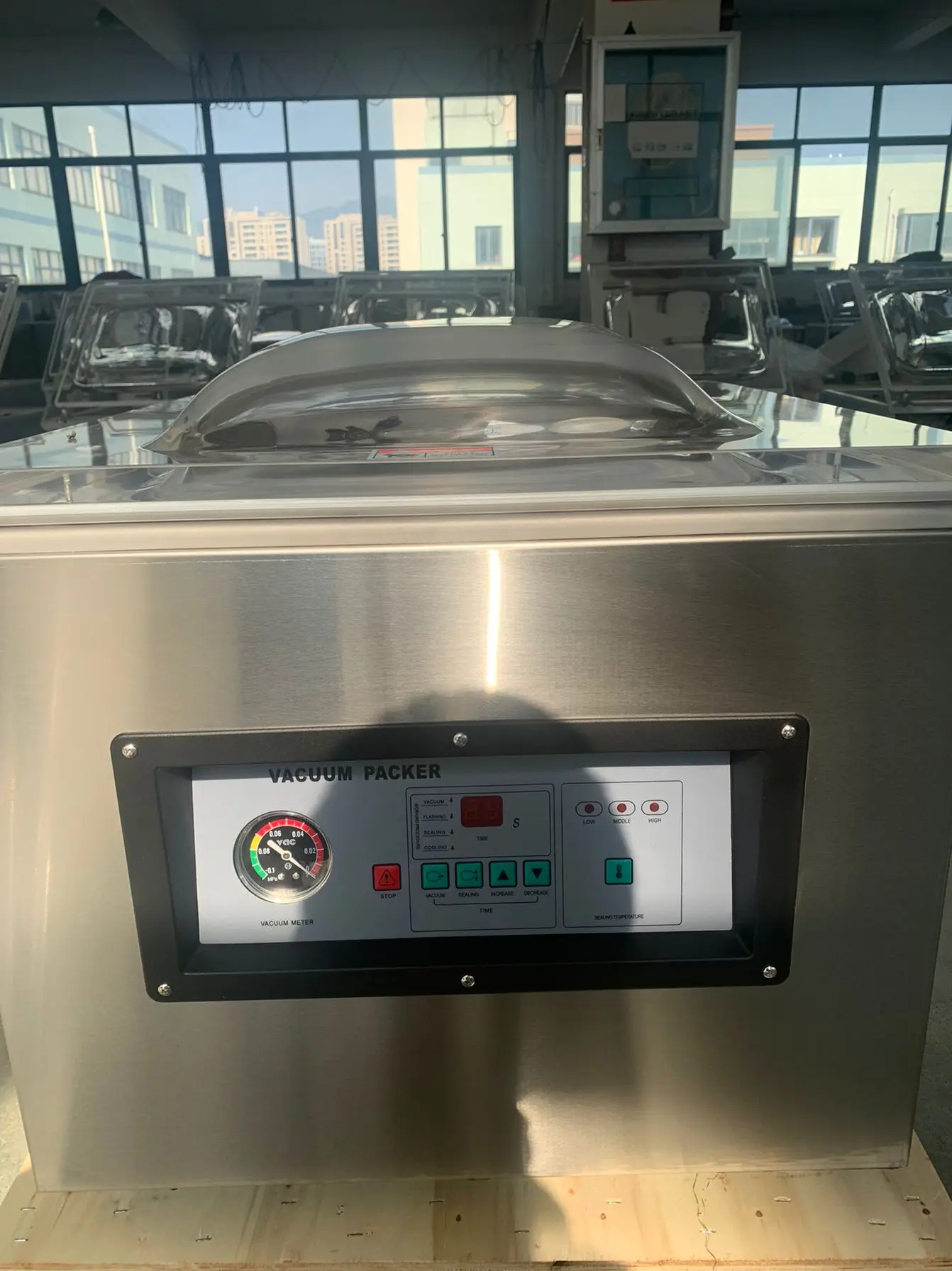 آلة ختم الفراغ الصناعية المصنوعة من الفولاذ المقاوم للصدأ لتعبئة المواد الغذائية والمنتجات غير الغذائية للمطاعم والتقديم والاستخدام المنزلي