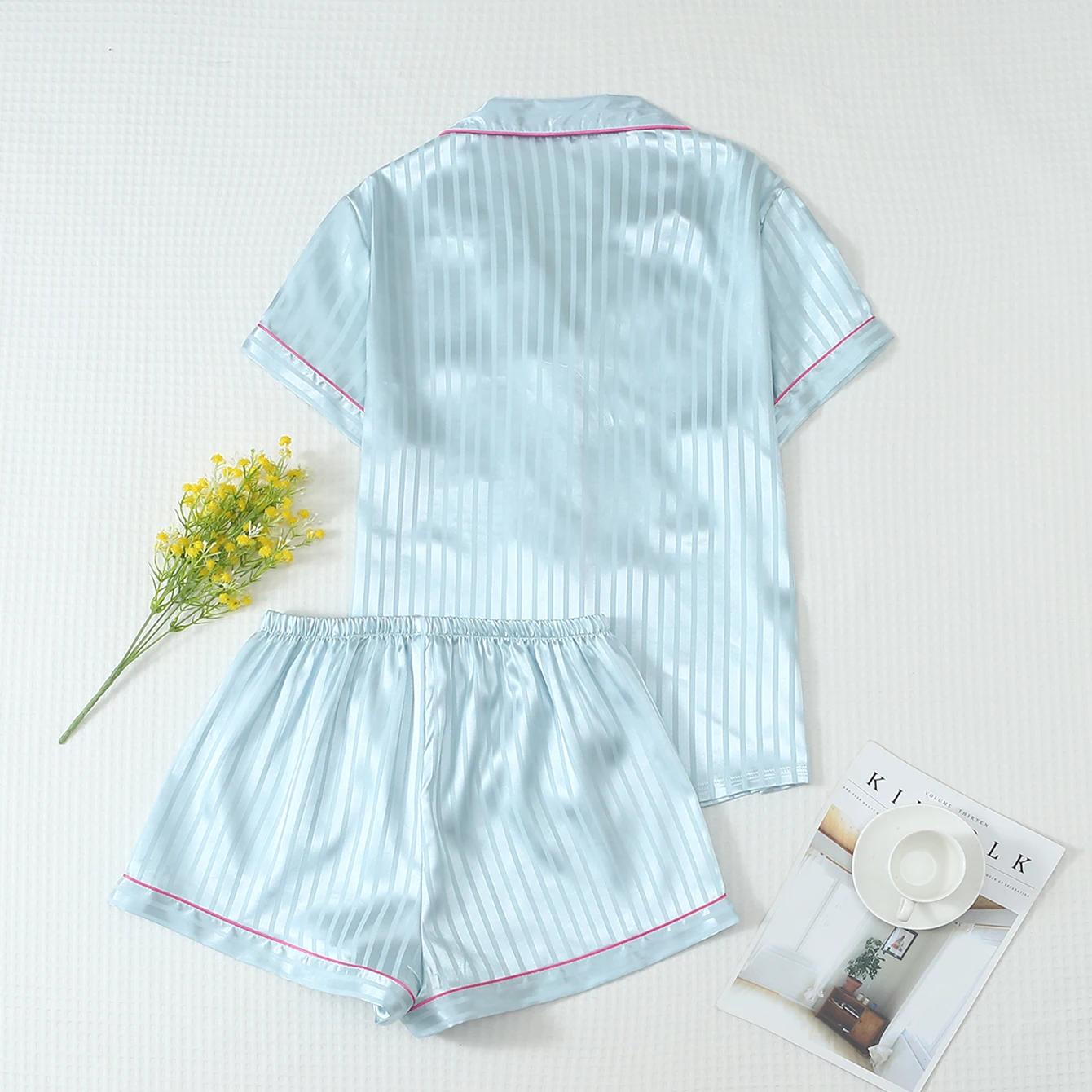 Two-Piece Set of Comfortable Satin Fine-Striped Printed Collared Button-Down Short-Sleeve Top with Pockets and Bow-Knot Shorts, Spring and Summer Women's Pajamas and Loungewear Set Suitable for Home Use