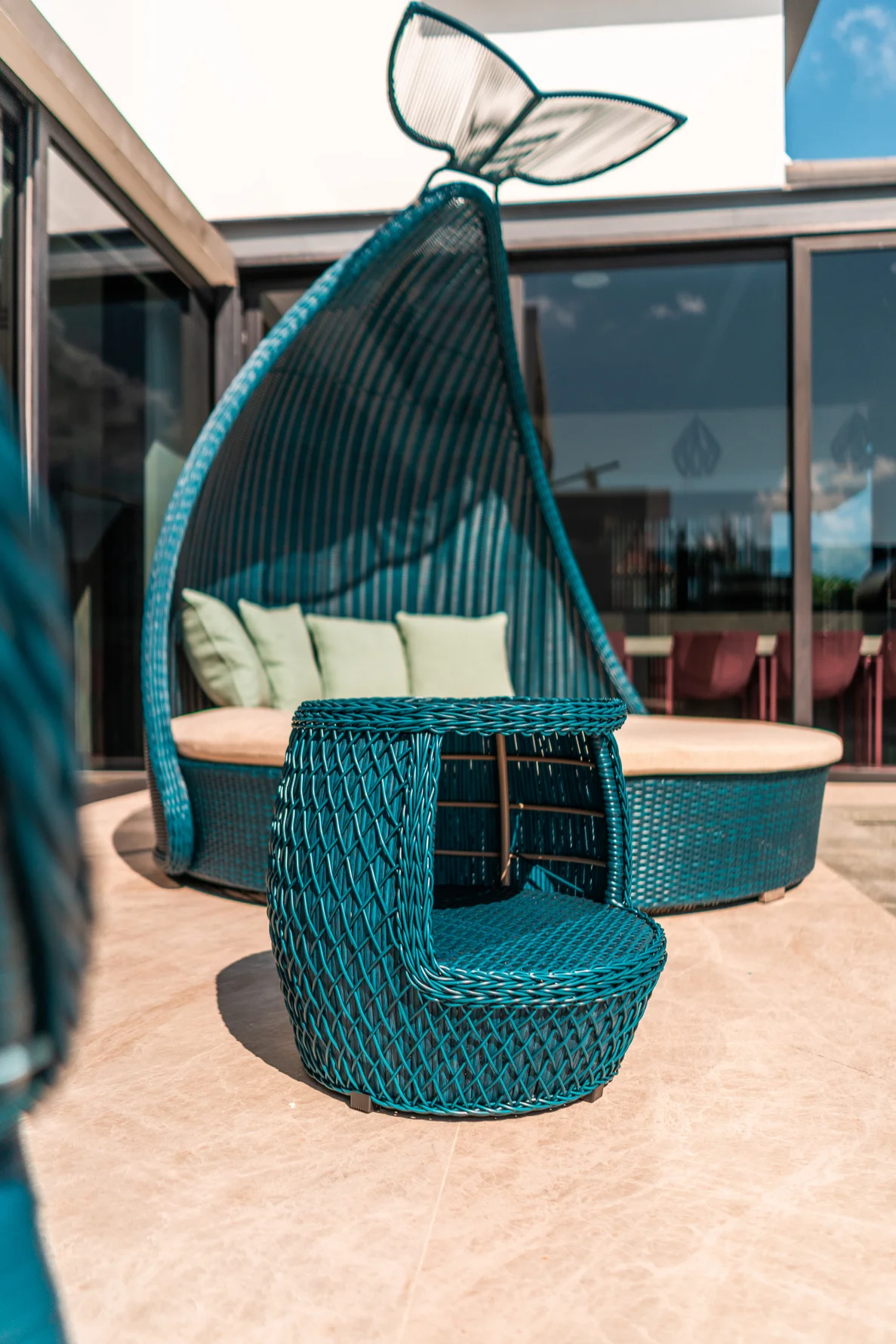 Rattan Wicker Waterproof Modern Luxury Style Pool Patio Round Outdoor Daybed with Canopy