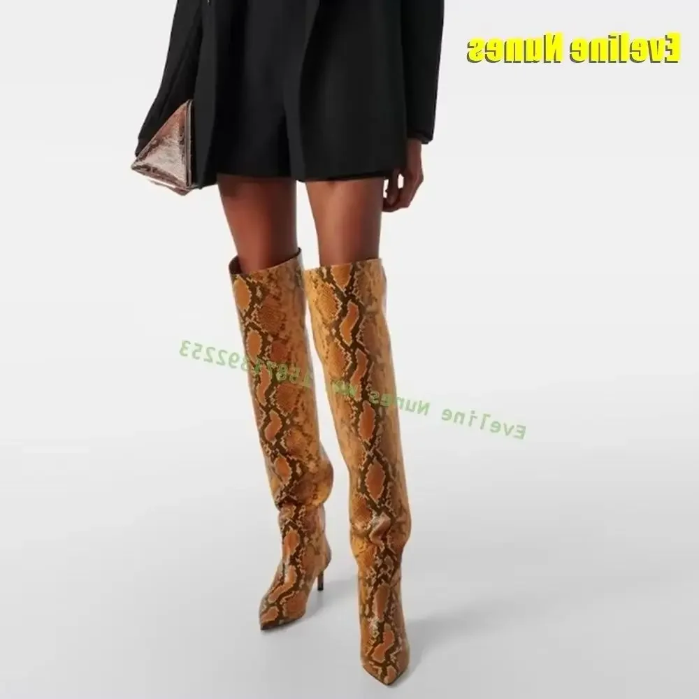 

Сексуальные сапоги выше колена из золотой змеиной кожи с острым носком на тонком каблуке, женская обувь большого размера для подиума, 2024, зима