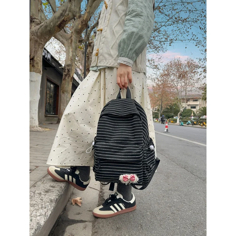 Korean-style striped backpack for female students, junior high school schoolbag, large-capacity cute backpack, unisex travel bag