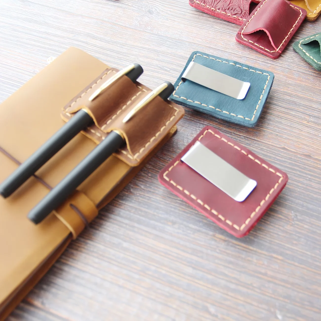 Leather Pen Sleeve for Traveler's Notebook , Pen Insert Holder for Fountain Pens, with Stainless Steel Bookmark Clip
