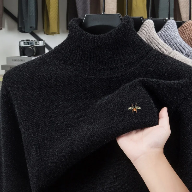หรูหราแฟชั่นผึ้งน้อยปักถักเสื้อกันหนาวแบรนด์ระดับไฮเอนด์กำมะหยี่ฤดูหนาวหนาอบอุ่นนุ่มสบายคอเต่าถักด้านบน
