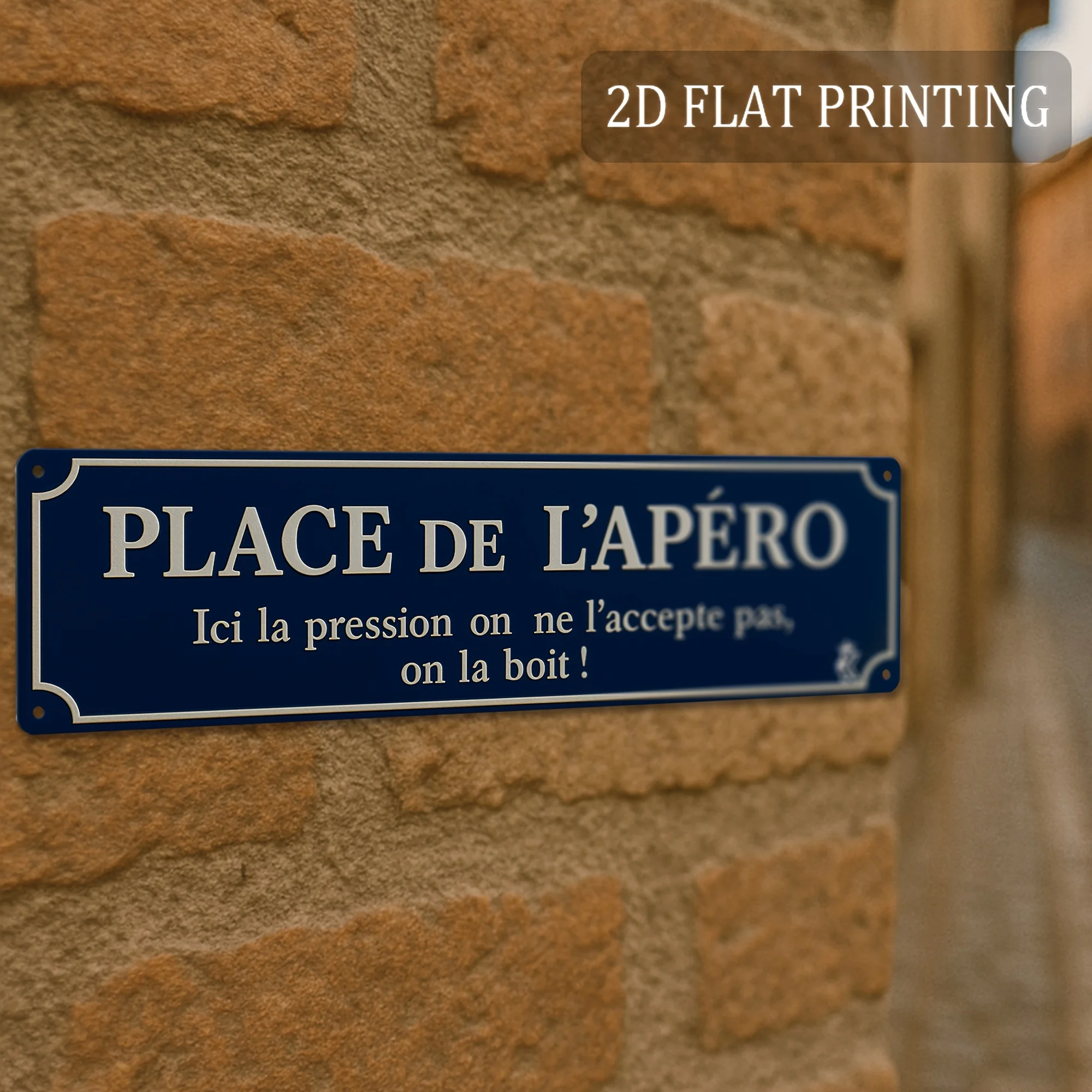 Letrero Metálico Decorativo de Pared Estilo Francés con Impresión Plana 2D, Diseño "PLACE DE L'APERO", Fondo Azul Marino, Letras Plateadas en Relieve