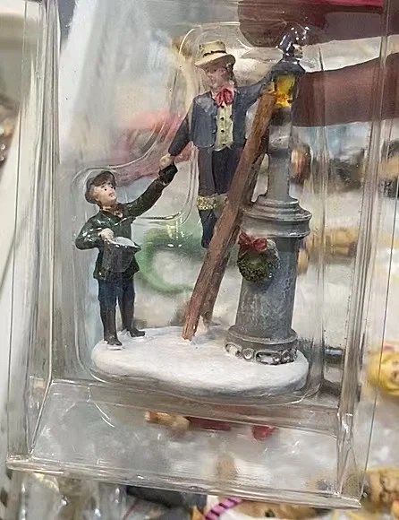 Resin figure mental psychological sand table game box court therapy  lightening light post