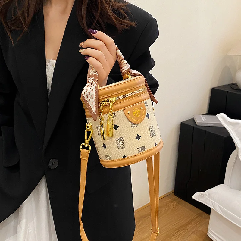 

Trendy Crossbody Bag 2025 New for Women, Lightweight Printed Shoulder Purse, Casual Spacious Bucket Bag for Daily Outings