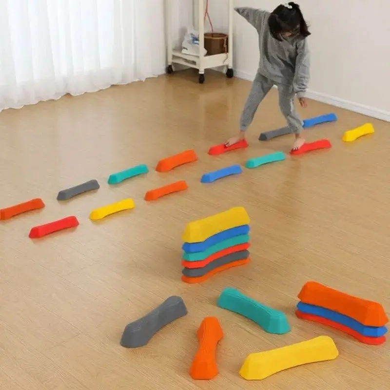 لوحة التوازن جسر خشبي واحد للأطفال جهاز التدريب الحسي رياض الأطفال معدات لعبة الحجر عبر النهر