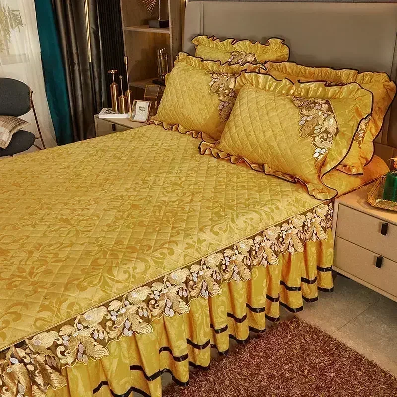 Pluche gouden winter warme sprei op het bed verdikt bed rokstijl borduurwerk katoen luxe koningin kingsize beddengoedset