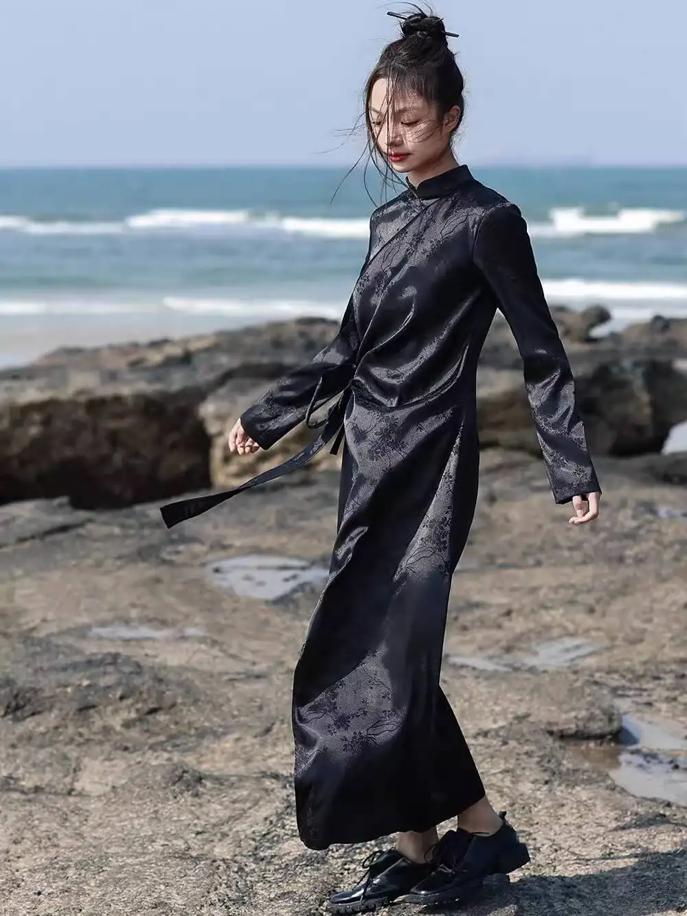 UMI MAO Nieuwe Chinese Satijn Donkere Jacquard Jurk Dames Lente Retro Niche Stijl Jurk Met Een Gevoel Temperament