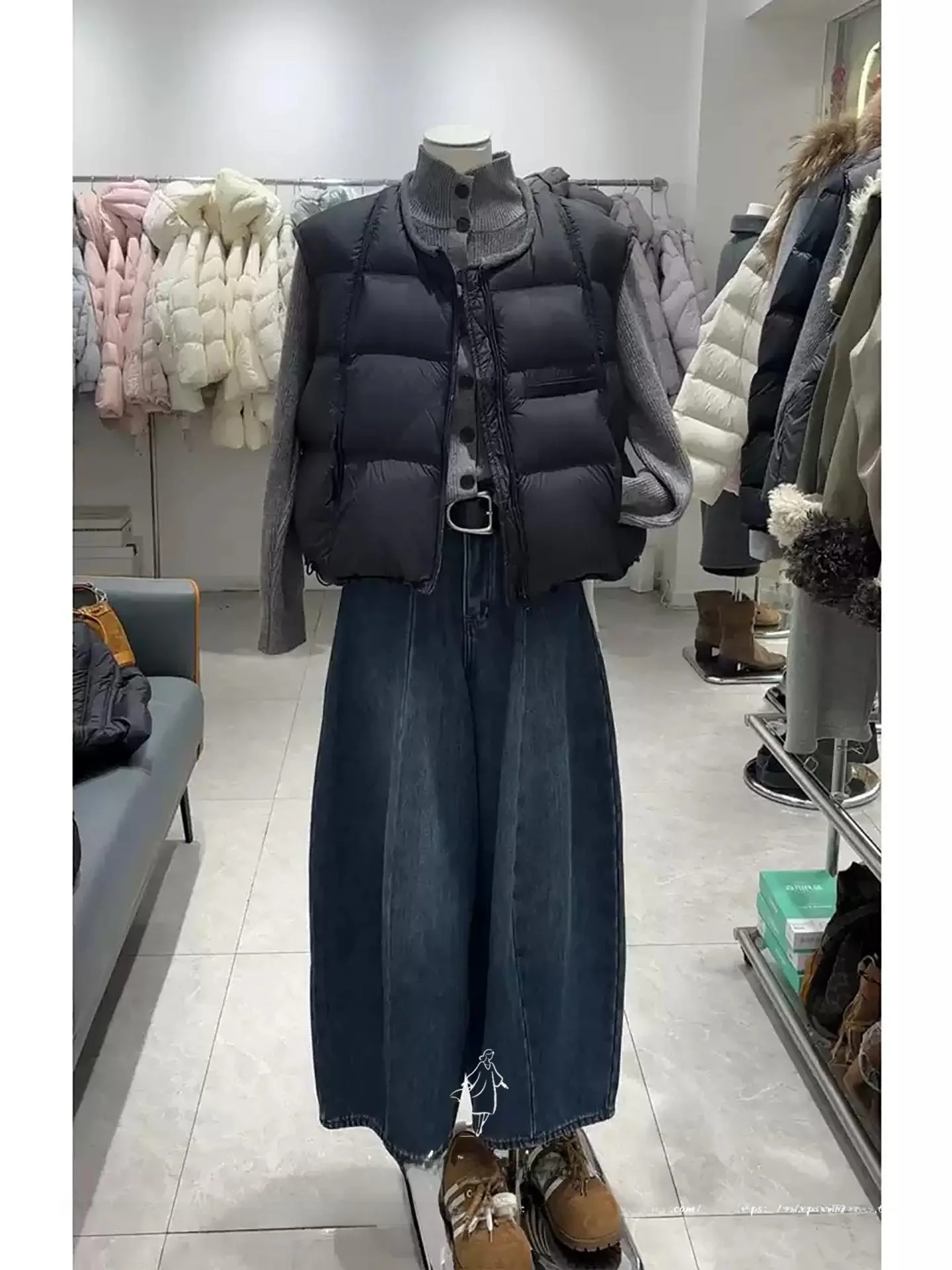 

Уникальный красивый зимний комплект: женский трикотажный жилет на молнии с отложным воротником и джинсовые брюки для многослойного образа