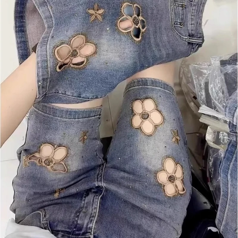 

Летние джинсовые шорты с синими цветами и бриллиантами, расшитые бисером, джинсы с цветочными дырками, ковбойские брюки на пять четвертей, 2025 г.