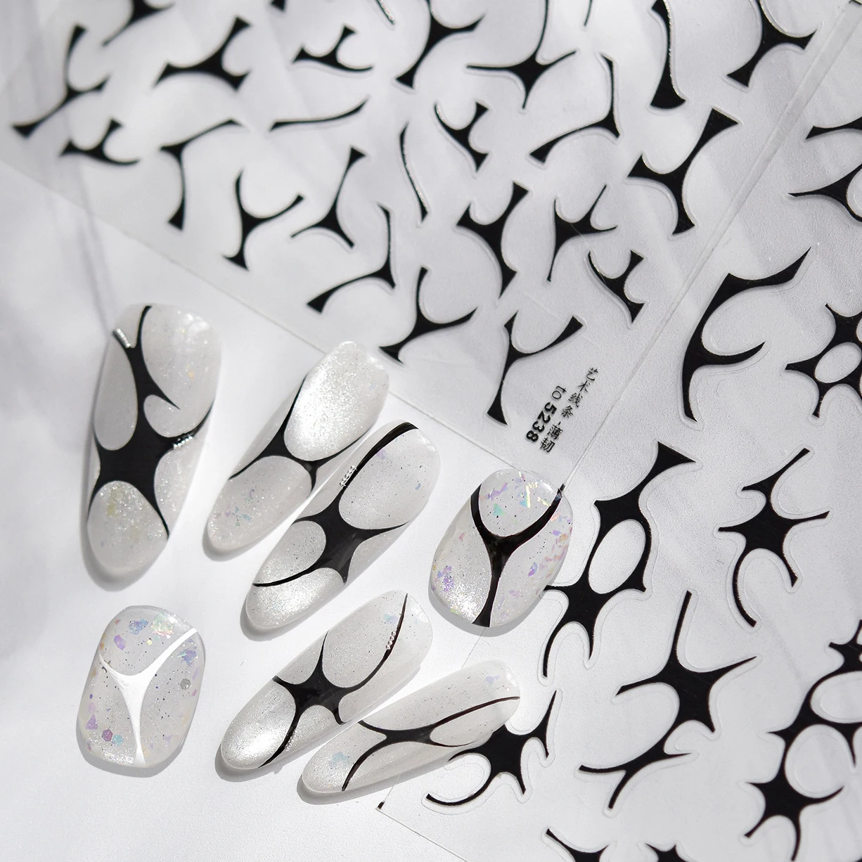 

Lines Art White Black Irregular Figure Pattern Gradient Stroke Geometric Arc French Charming Nail Art Stickers Manicure Decals