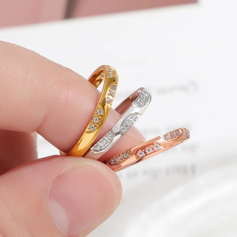European Curved Edge Zircon Inlaid Titanium Steel Ring Plated 18K Gold Waterproof Color Retention Jewelry for Women Girls Gift