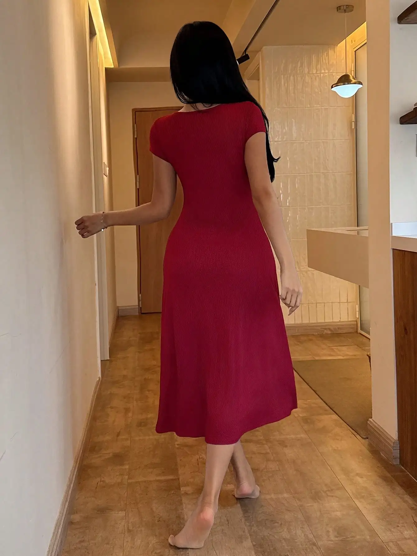 

Женское трикотажное платье для сна в рубчик с кружевной отделкой и квадратным вырезом с бантом