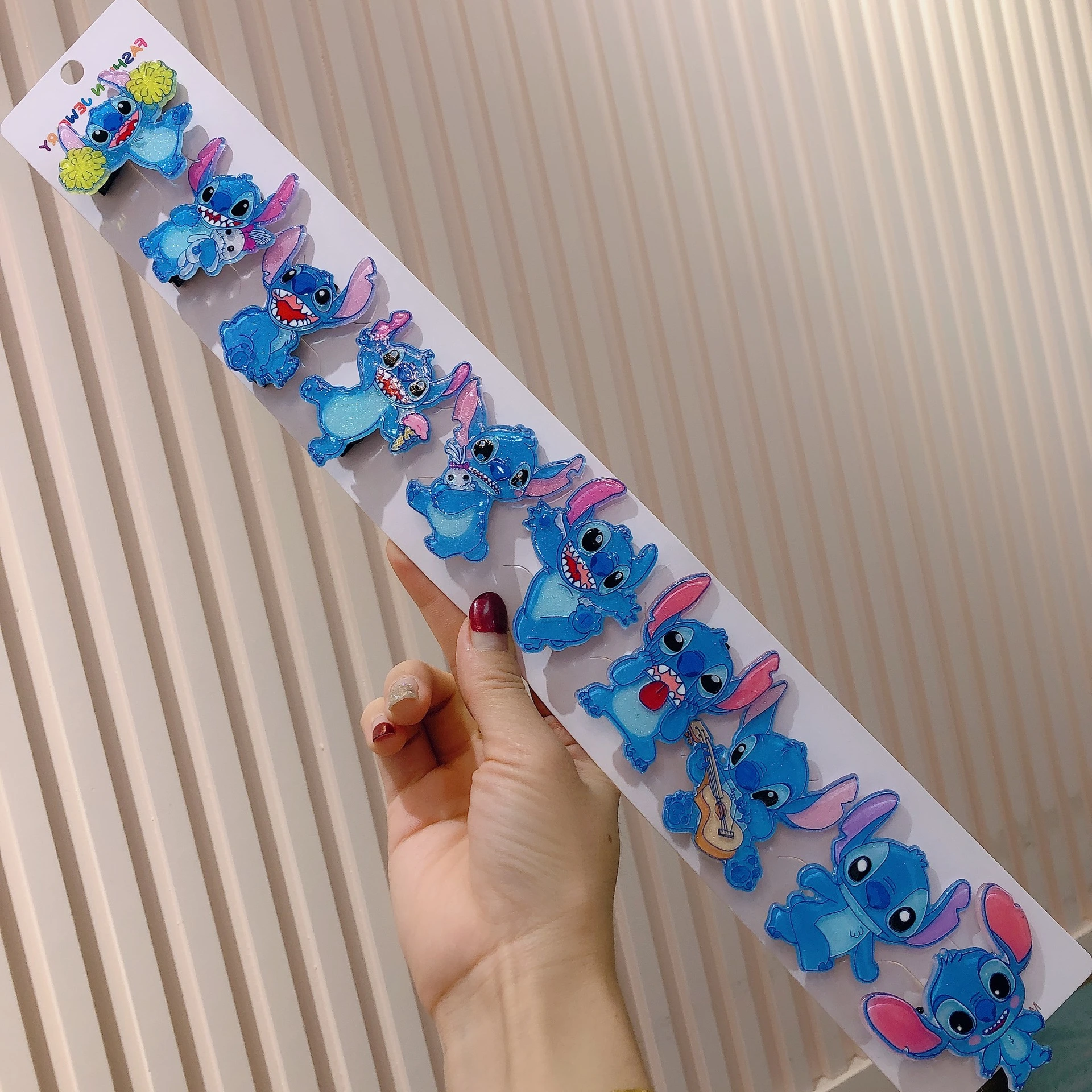 Pinces à cheveux en acrylique Stitch Anime pour enfants, dessin animé Disney, accessoires pour cheveux aléatoires, jouet sans lueur, cadeaux Kawaii pour filles, 1PC