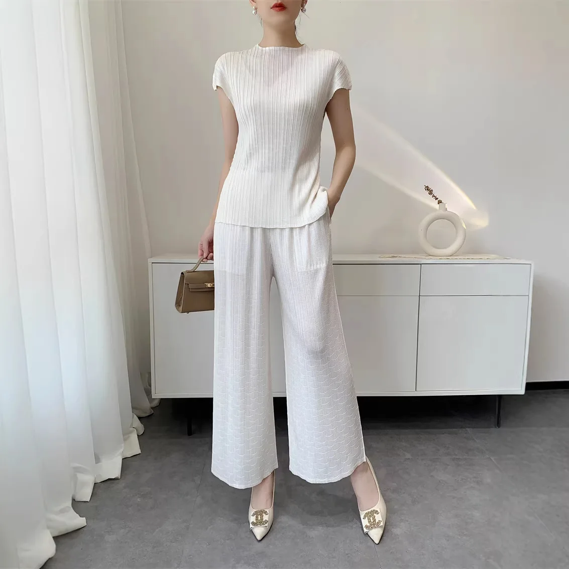 

miyake Women's Pleated Two Pieces Set 2026 Summer Stand Collar Short Sleeve T-shirt And High-end Casual Straight Pants 2DB6819