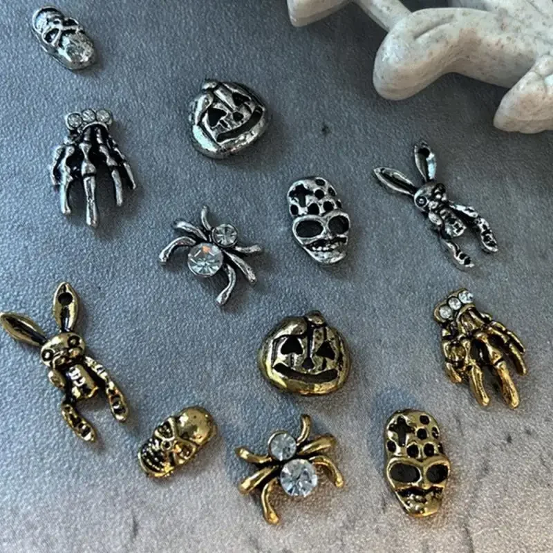 1 ~ 8 Uds. De dijes de Metal para uñas de Halloween, aleación 3D, esqueleto de mano fantasma, calabaza, araña, calavera, gemas para uñas, diamantes de imitación, accesorios para uñas