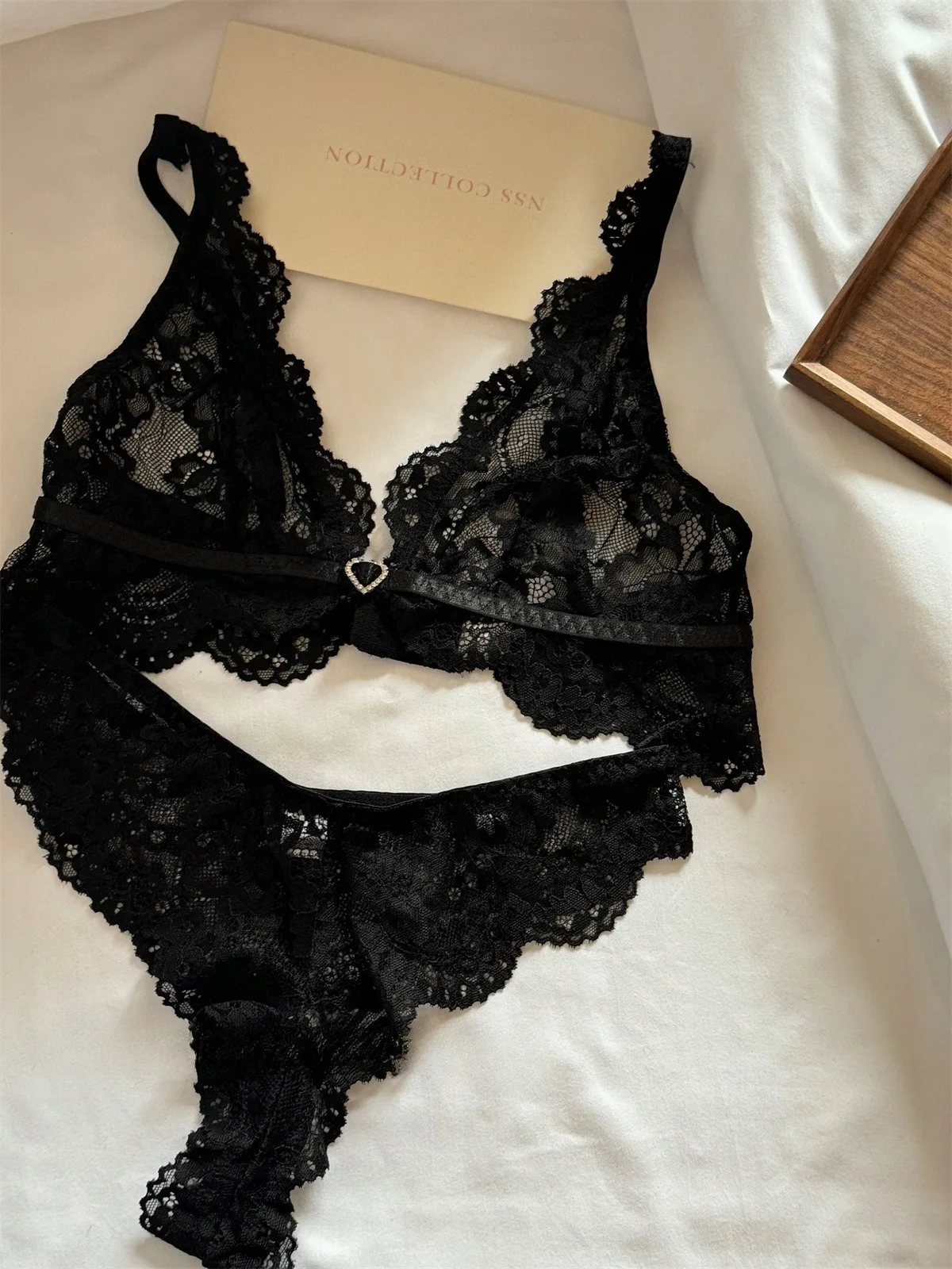 

Нижнее белье с чашкой Love, тонкое нижнее белье с глянцевой спинкой, собранное с поддержкой большой груди, небольшой комплект с бюстгальтером