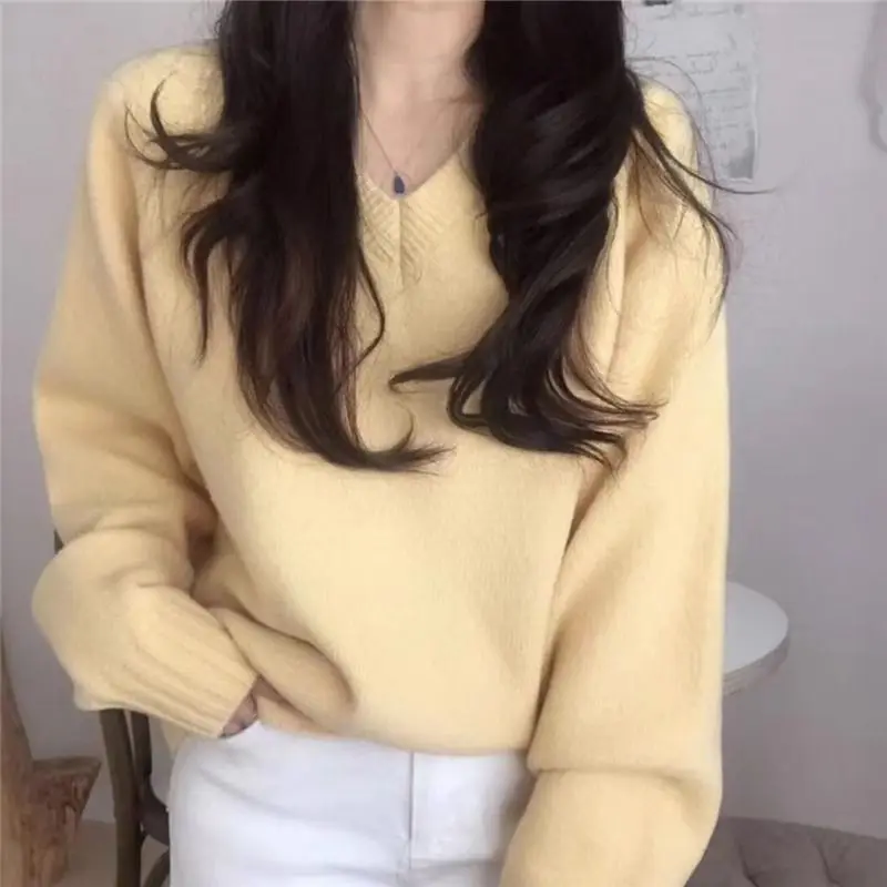 

2024 autumn winter new Korean version of goat sweater V-neck simple short sweater loose languid lazy knit foundation sweater