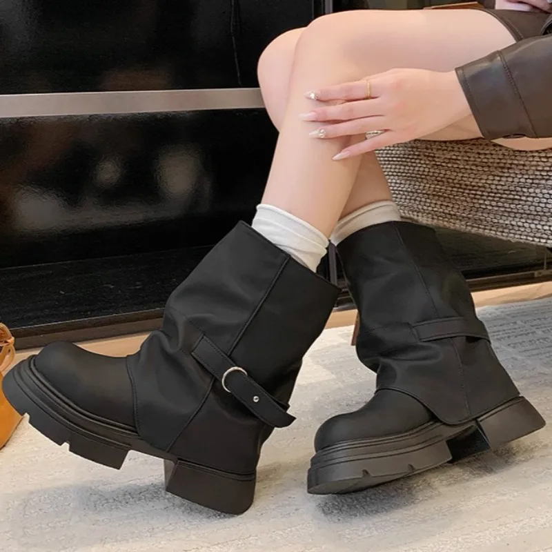 

2025 новые модные кожаные туфли на платформе, роскошные женские модные мотоциклетные ботинки в стиле панк, зимние повседневные женские ботильоны