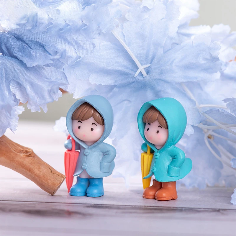 1PC Umbrella Raincoat Girl Boy Figure Decor Pvc Craft Figurine Decor Miniature Fairy Garden Ornament Pendant DIY Accessory