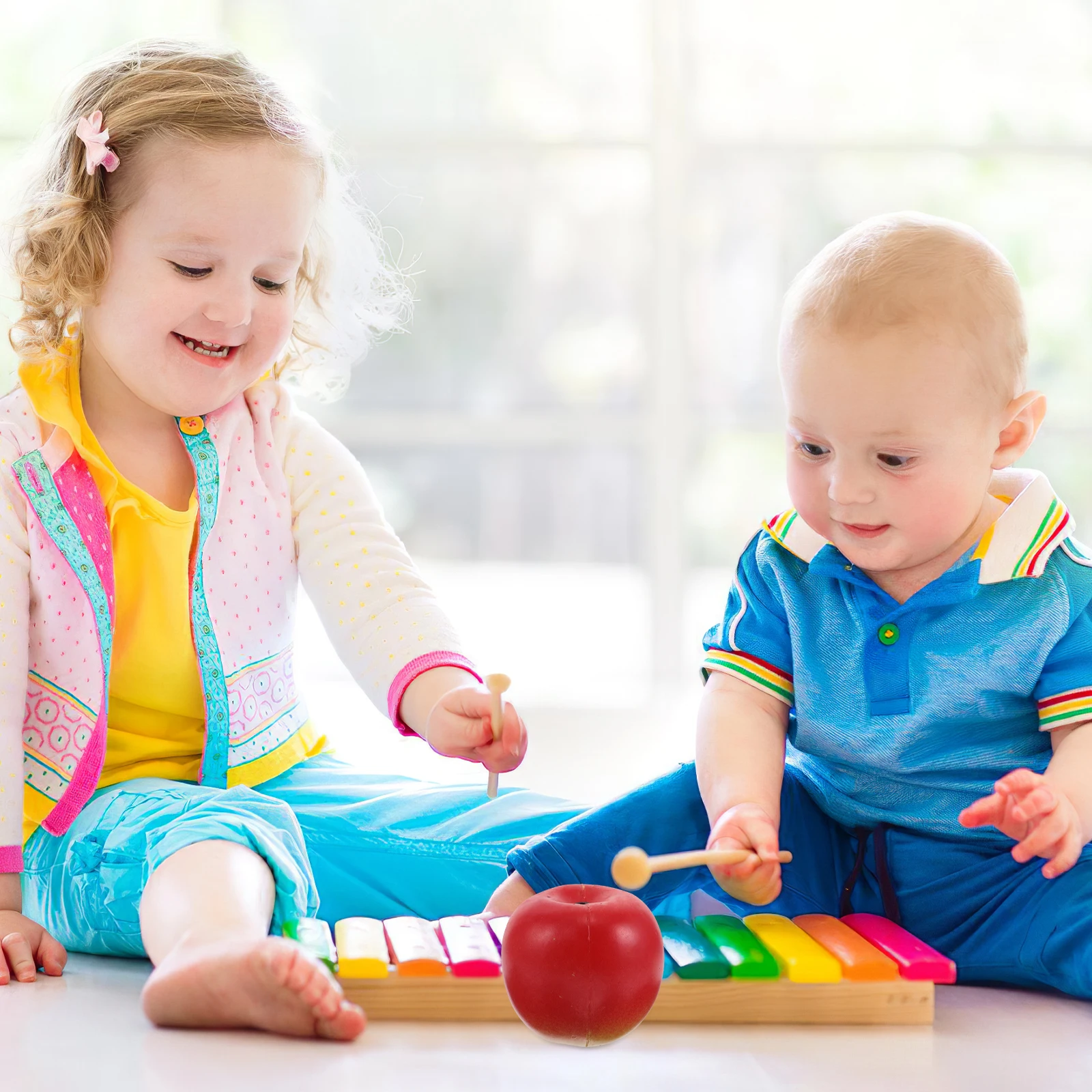 Caixa de frutas artificiais brinquedos de plástico vermelho criança bebê instrumentos musicais shaker modelo de frutas brinquedo de percussão de frutas de plástico