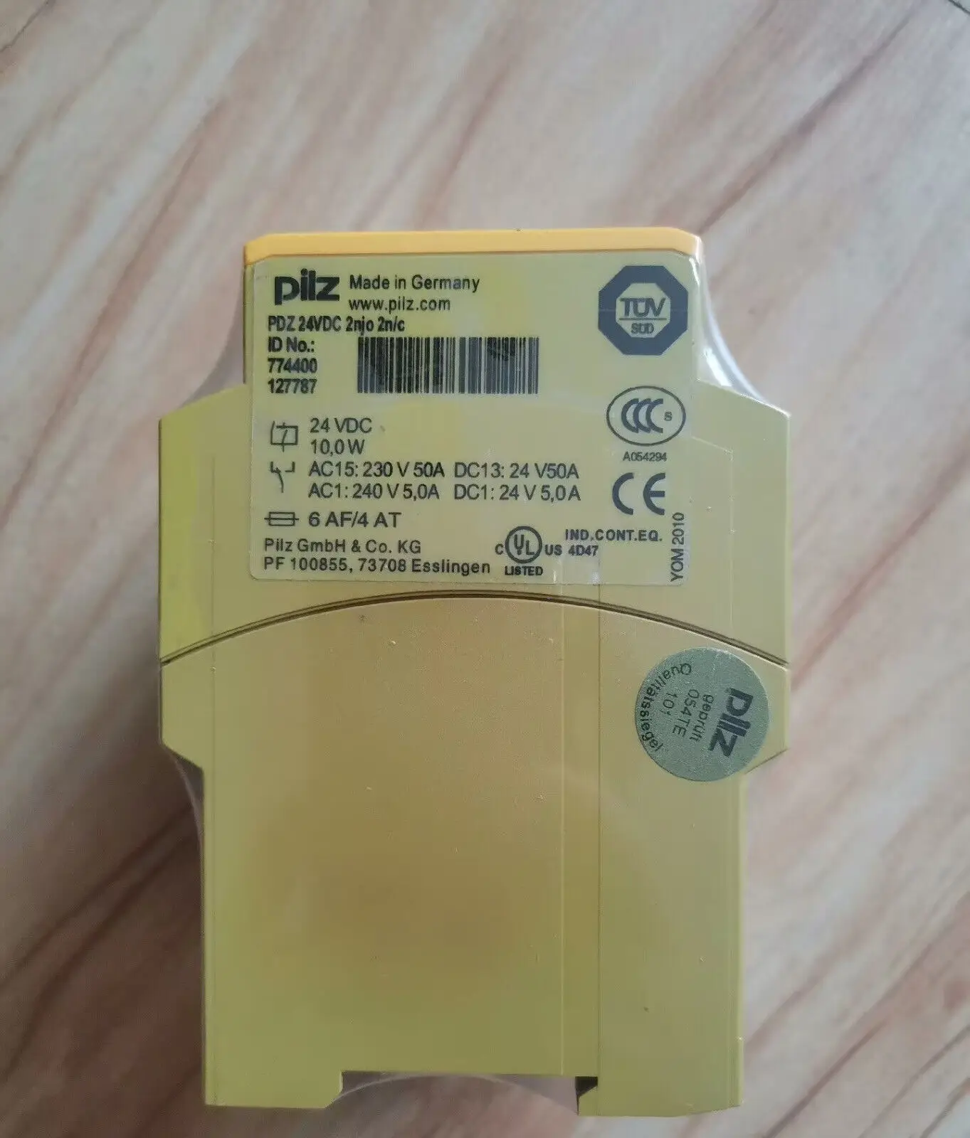 PILZ  PDZ 24VDC 2n/o 2n/c  774400  24VDC 10.0W   brand new ./