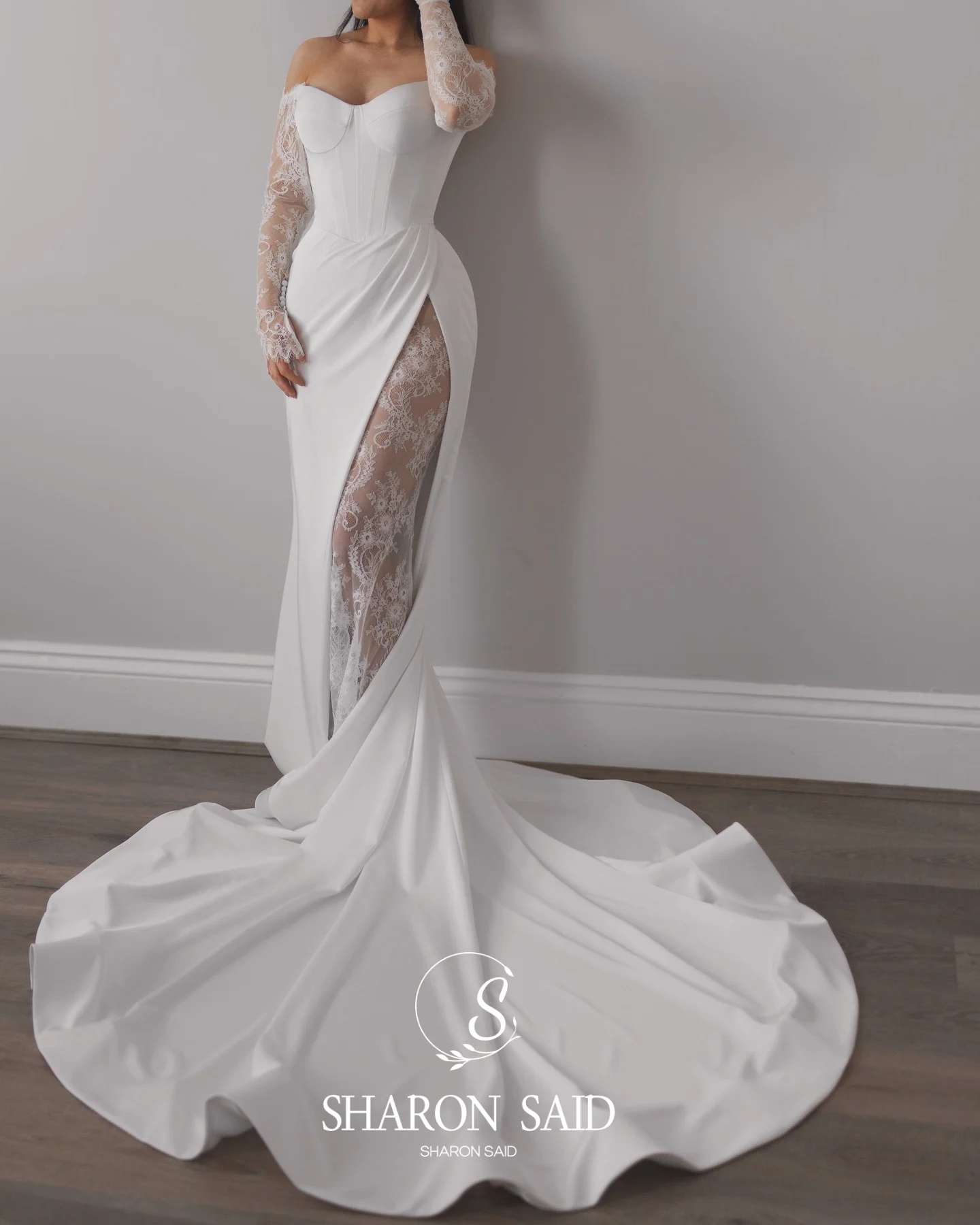 Sharon Said 2025 Elegante Satijn Zeemeermin Witte Trouwjurk Sexy Hoge Split Sweetheart Lange Mouwen Bruidsjurken SW 069 Aangepaste