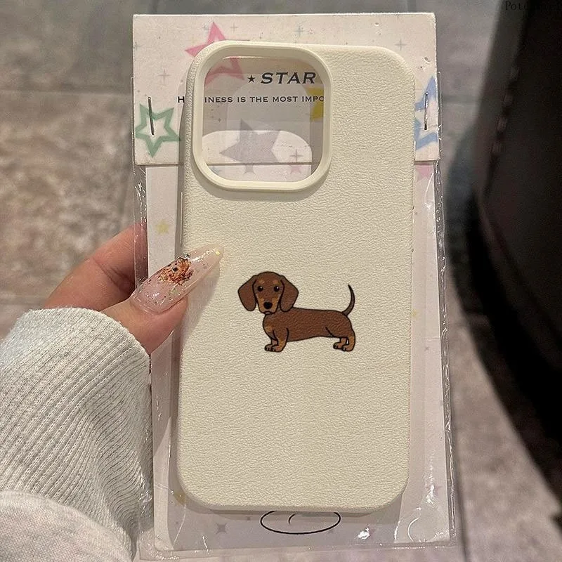 Funda para teléfono con diseño de dibujos animados de un simpático perro teckel marrón y textura de lichi, compatible con los modelos Apple iPhone 17, 16, 15, 14, 13 y 12 Plus Pro Max.