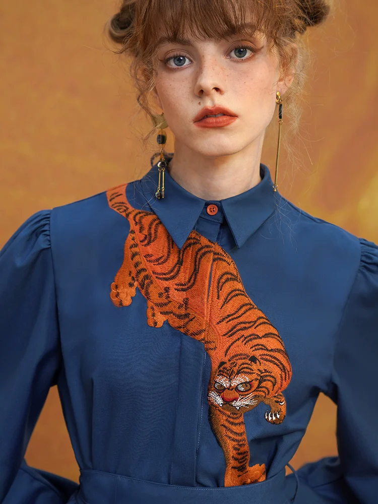 

Spring Autumn Original Design Women Vintage Exquisite Tigers Embroidered Blue Long Sleeved Dress With Belt