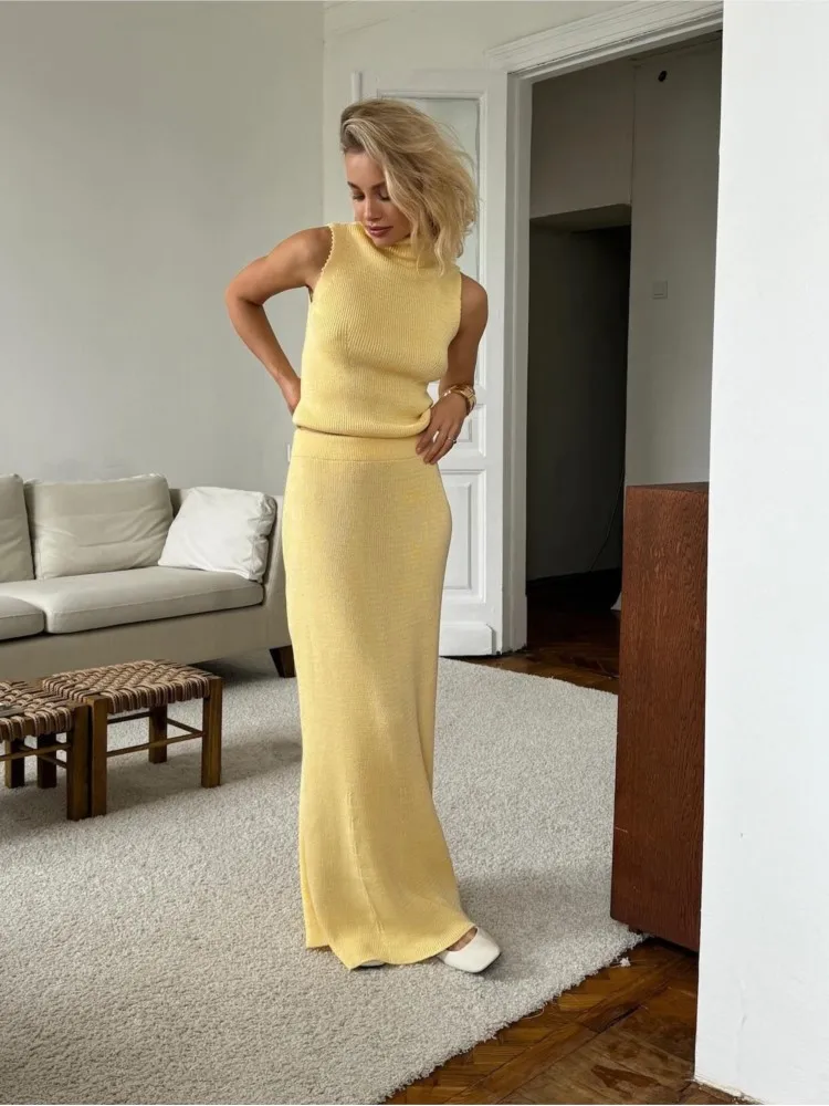 

Temperament 2 Pieces Set Woman Commuting French Two Piece Outfit Simple Style Slim Solid Color Off Shoulder High Neck Knitted