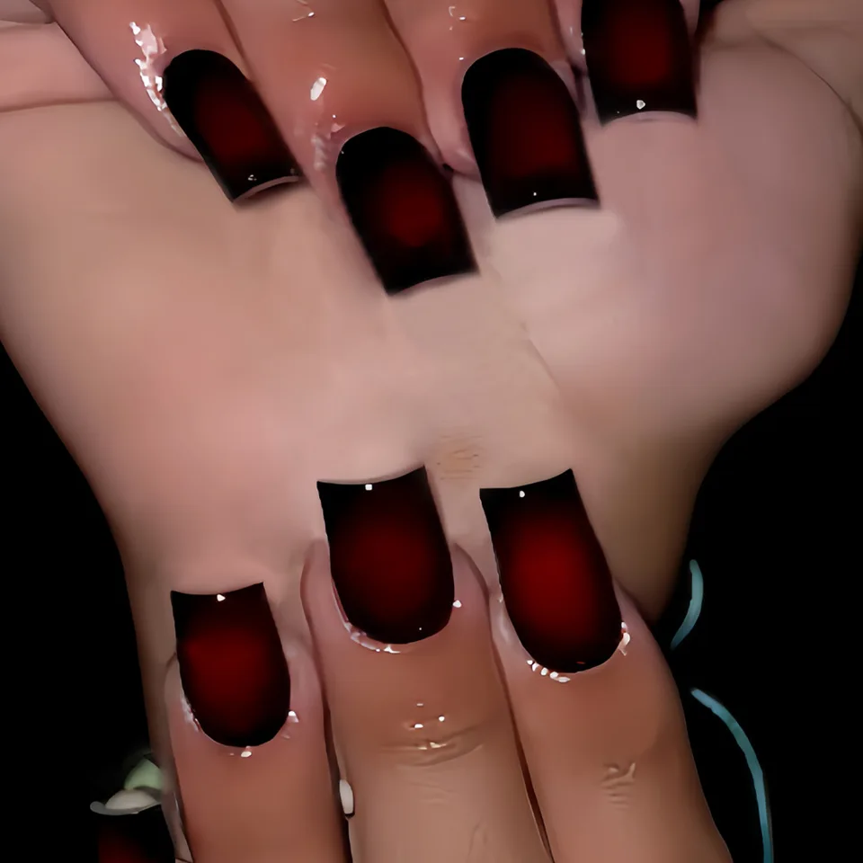 Uñas postizas cuadradas cortas para mujer, con degradado negro, rojo, rosa y rubor, estilo francés, cubierta completa, acrílicas 2