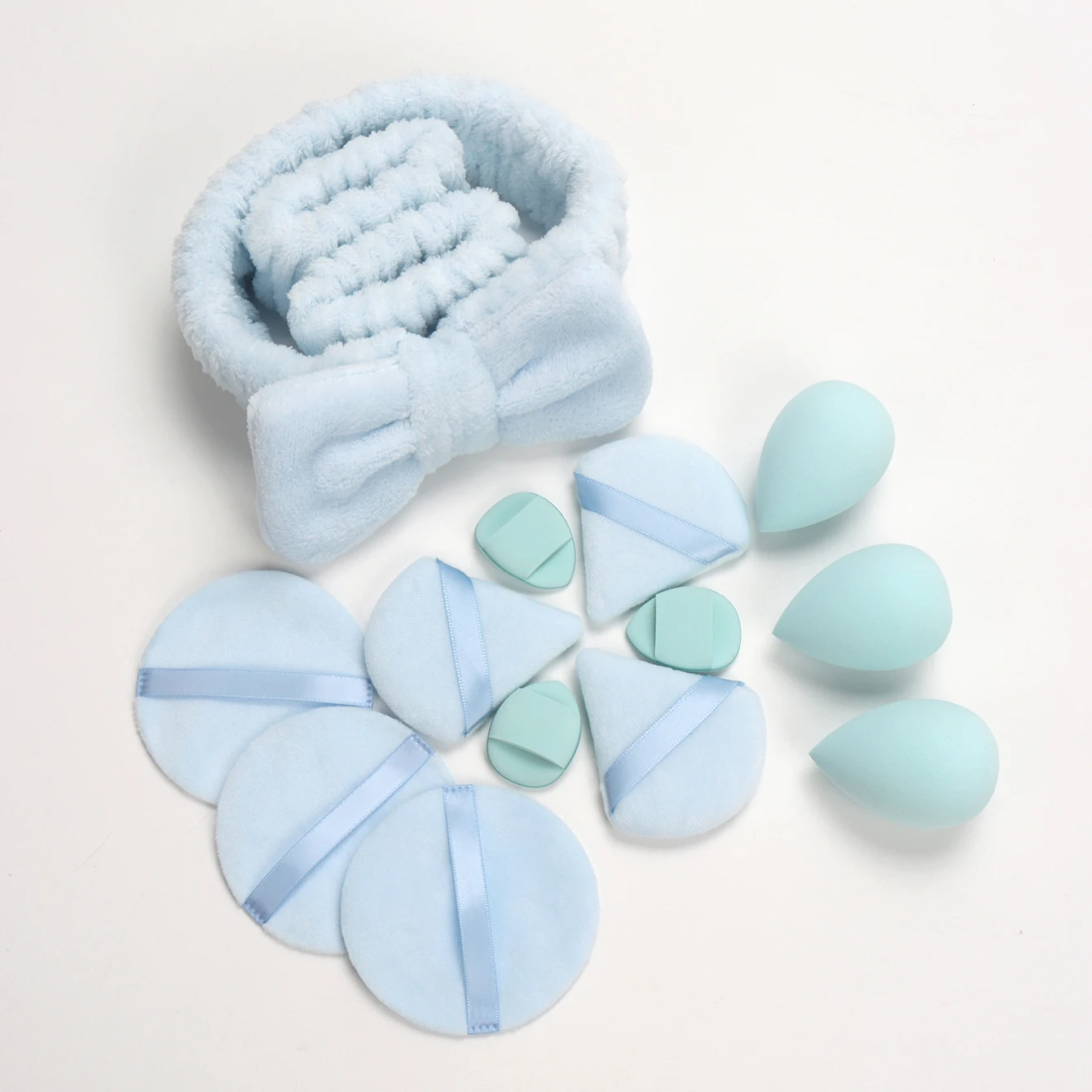 15-częściowy zestaw opasek na głowę z podwójnym paskiem i poduszką powietrzną, składający się z 1 opaski w kształcie motyla oraz 2 opasek na nadgarstki oraz 3 puszek do pudru i A