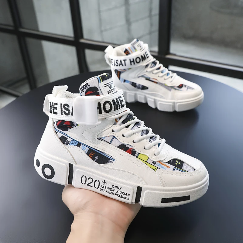 Scarpe per bambini scarpe da basket alte per ragazzi 2024 scarpe da tavola antiscivolo di nuova moda scarpe sportive traspiranti per studenti