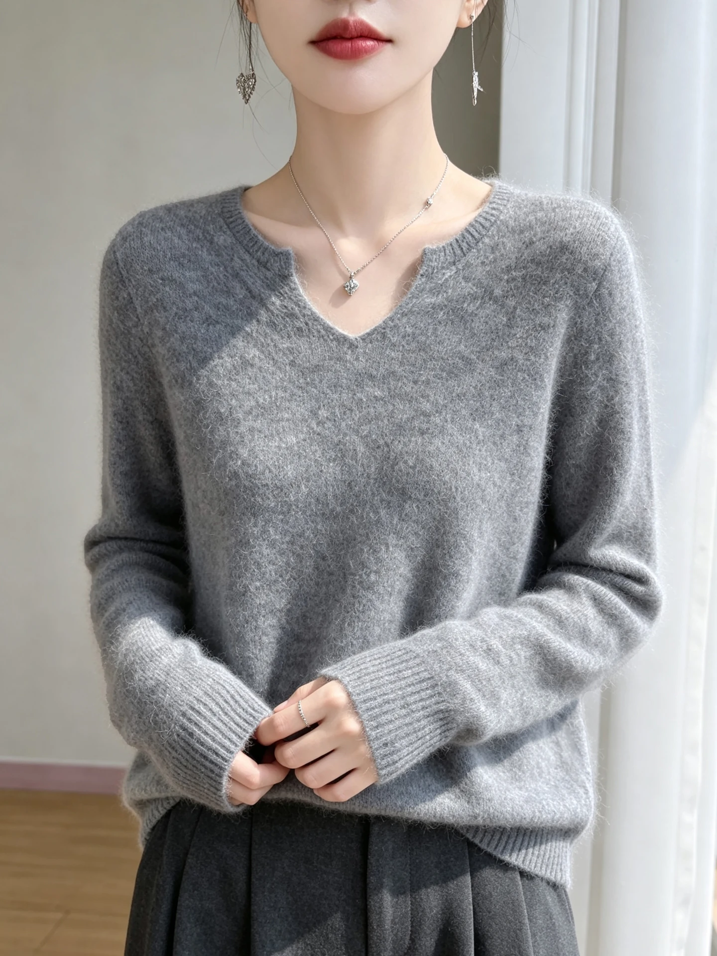 Women's 100% Pure Wool Pullover Sweater Autumn Winter V-neck Soild Seamless Loose Soft Slimming Knitwear Coat Versatile Fashion