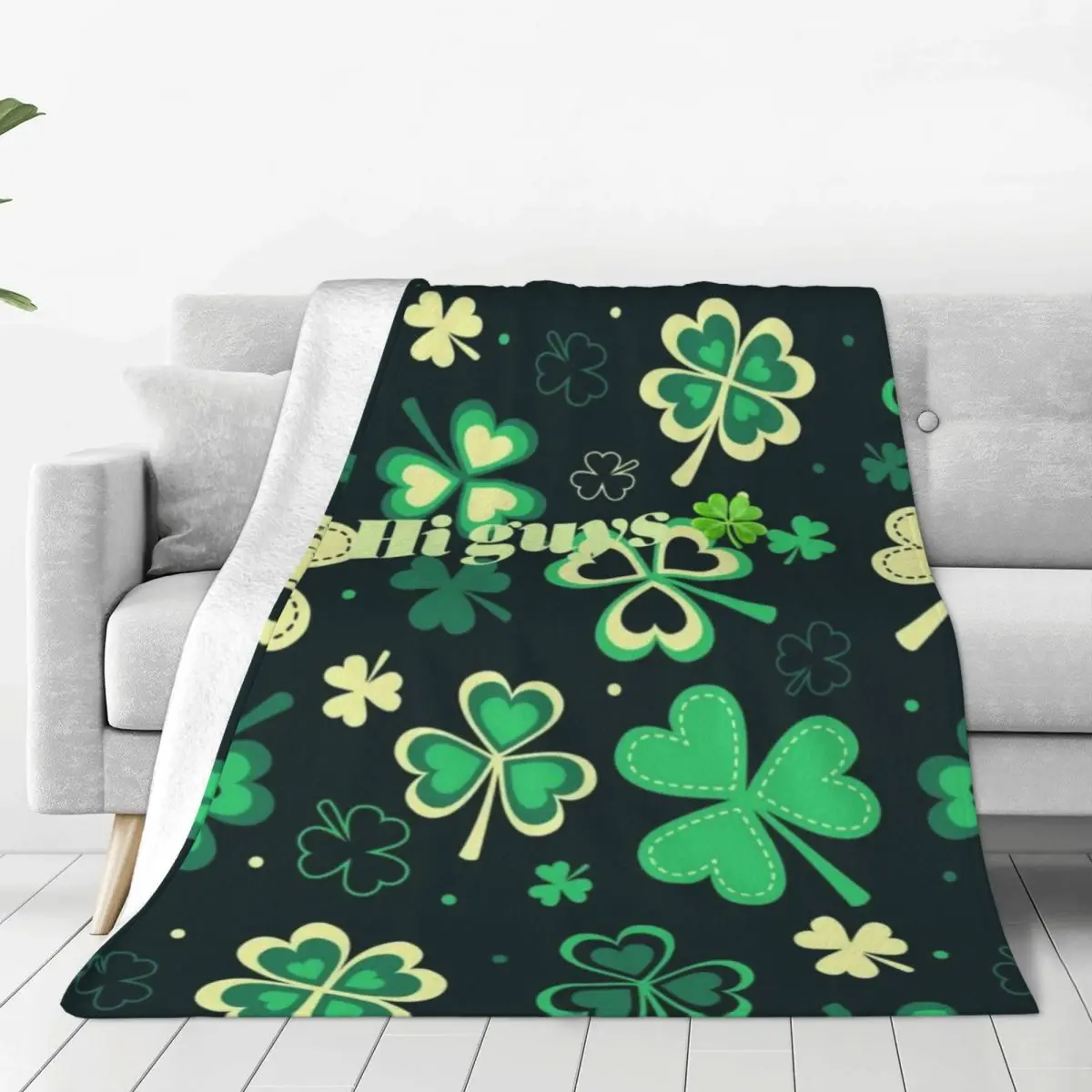 St. Patrick's Day Flannel Blanket Quality Warm Soft Four Leaf Clover Throw Blanket Winter Travel Couch Chair Aesthetic Bedspread