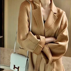 Hermoso abrigo de lana largo ondulado hecho a mano con ondas de agua para mujer, bata blanca pura con cordones, abrigo con cinturón, marca Hepburn Maxi