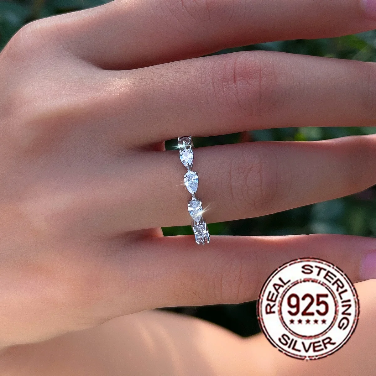 CWWZircons Ehering aus 925er-Sterlingsilber mit tropfenförmigem Zirkon, stapelbarer Ehering, Verlobungsring für Frauen, SR102 – Detail 9