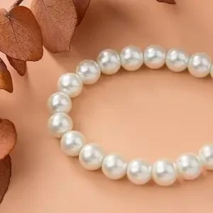 2025 كلاسيكي الأبيض البلاستيك مطاطا مطرز سوار الراتنج فو اللؤلؤ سوار للنساء الصيف حفلة موسيقية مجوهرات هدية