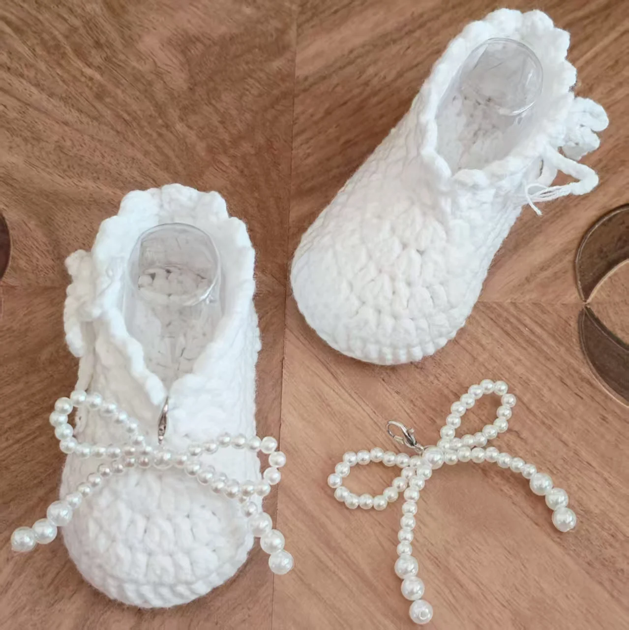 

Baby Walking Shoes with Three-Dimensional Pearl Bow, Dynamic Design Baptism Boots, and Barefoot Baby Boots, Can Be Freely Styled