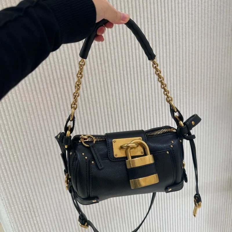 

Роскошная сумка на плечо, модная мотоциклетная сумка с металлическими заклепками, кошелек на молнии, дизайн с замком в стиле ретро, сумка через плечо с горизонтальной квадратной цепочкой