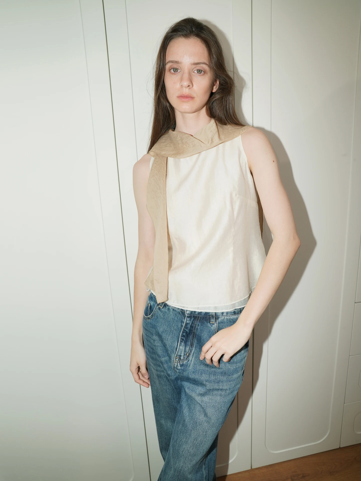 

Женский элегантный укороченный жилет UNNNSAD из блестящей смесовой ткани с разрезом и оборками, летняя верхняя одежда