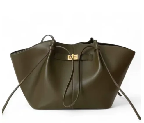 2025 موضة بولي Leather جلد سعة كبيرة تخفيف حقيبة ترابيز حقائب كتف مصمم قفل معدني حقائب اليد عالية الجودة حقيبة كبيرة