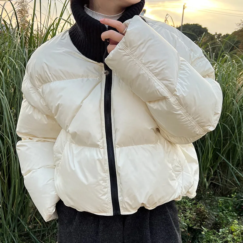 HKSH เสื้อโค้ทดาวน์สั้นสำหรับผู้หญิงฤดูหนาวใหม่ถักคอประกบสีตัดกันซิปเก๋ไฮสตรีทหนาเสื้อโค้ทที่อบอุ่น HK10999