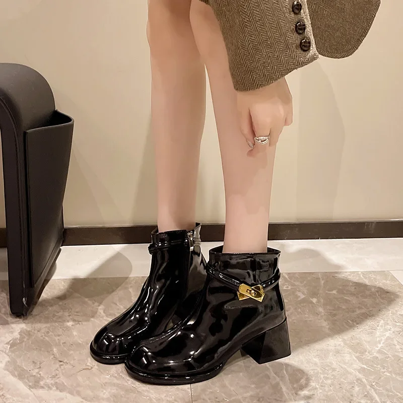 

New Metal Belt Buckle Ruffled Leather Chunky Heel Chelsea Boots for Fall/Winter 2024 with French Side Zipper