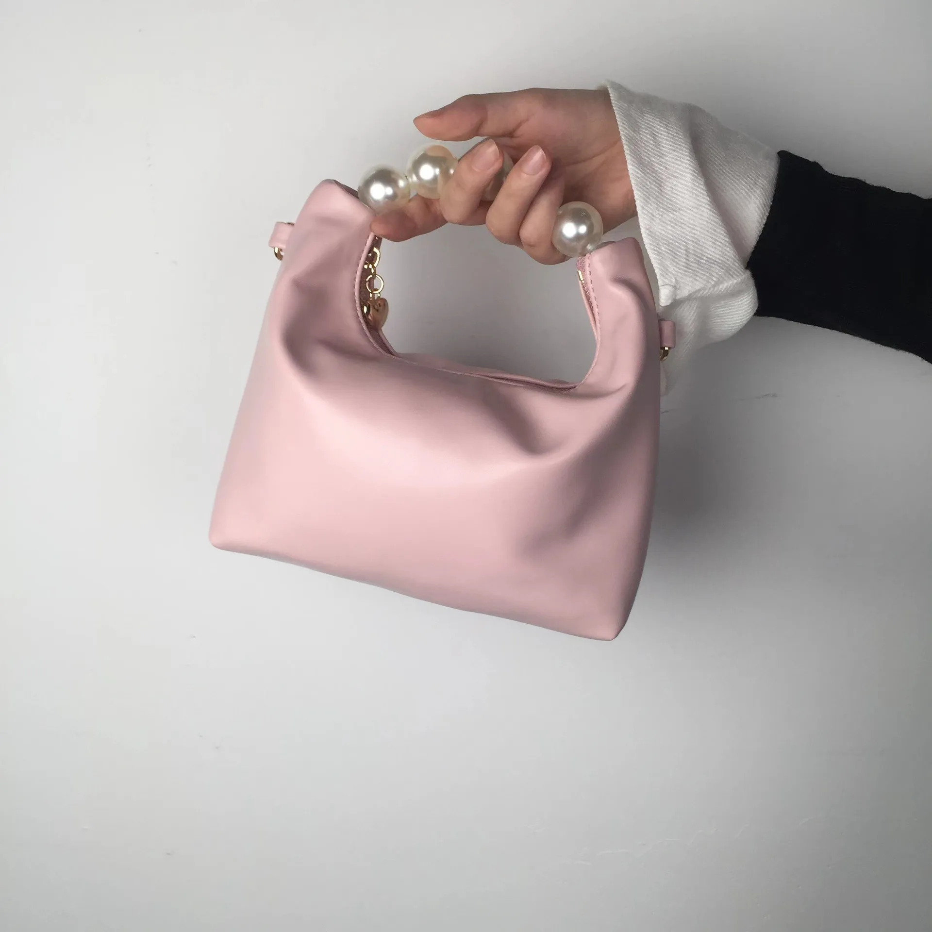 Bolso de mano pequeño con asa de perla para mujer, bandolera de hombro con cadena a la moda, Color sólido